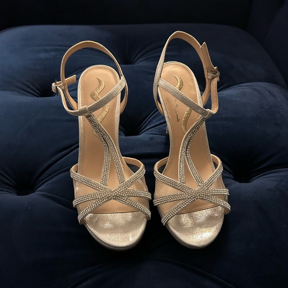 Silver Stillettos (new in box) - Picture 2 of 6